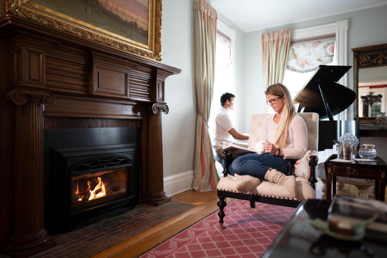 34 State "Historic Luxury Suites" סקניאטלס מראה חיצוני תמונה