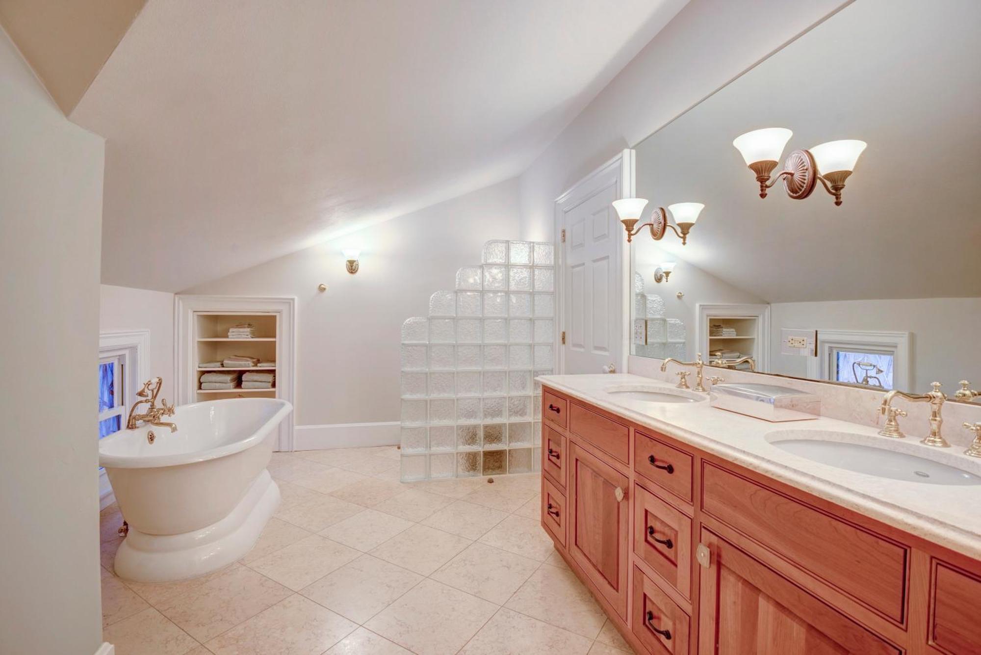 34 State "Historic Luxury Suites" סקניאטלס מראה חיצוני תמונה