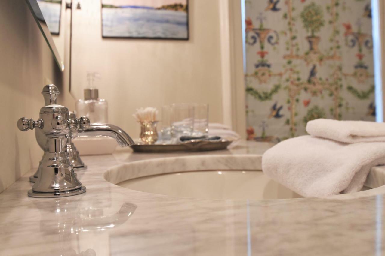 34 State "Historic Luxury Suites" סקניאטלס מראה חיצוני תמונה