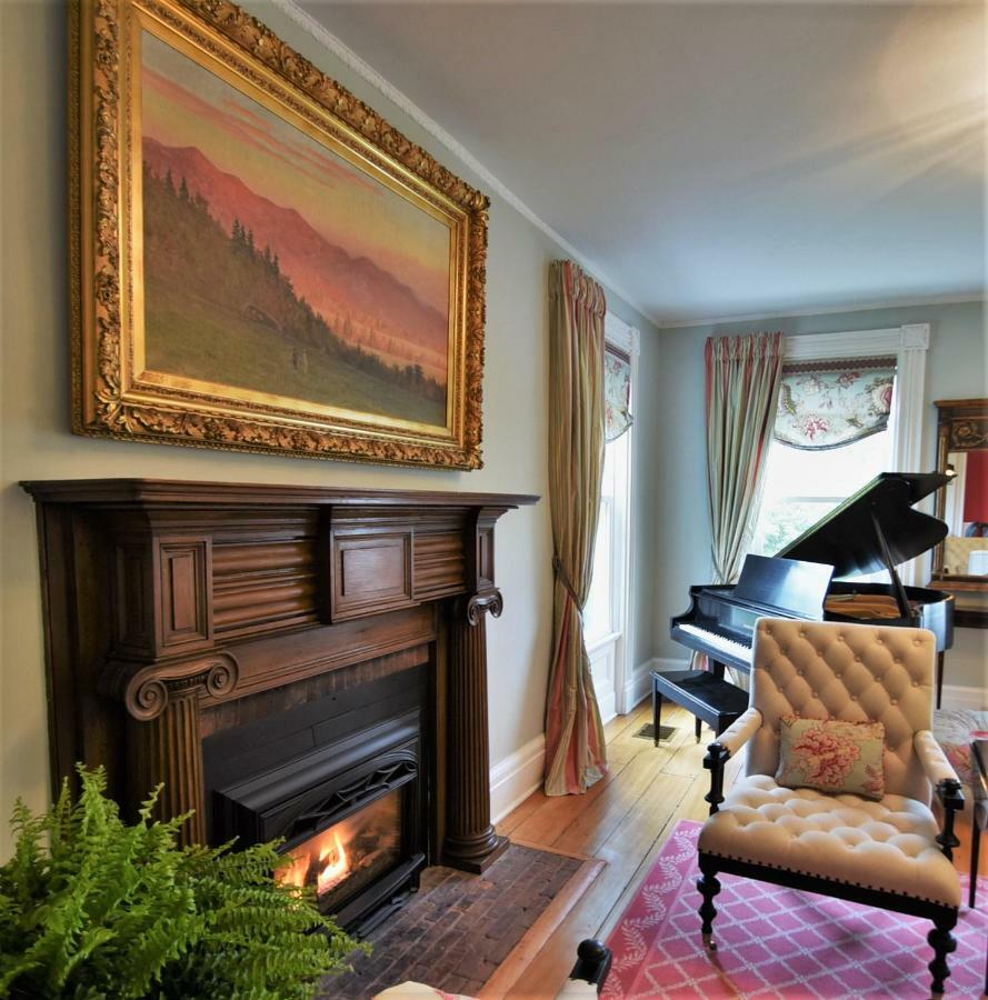 34 State "Historic Luxury Suites" סקניאטלס מראה חיצוני תמונה