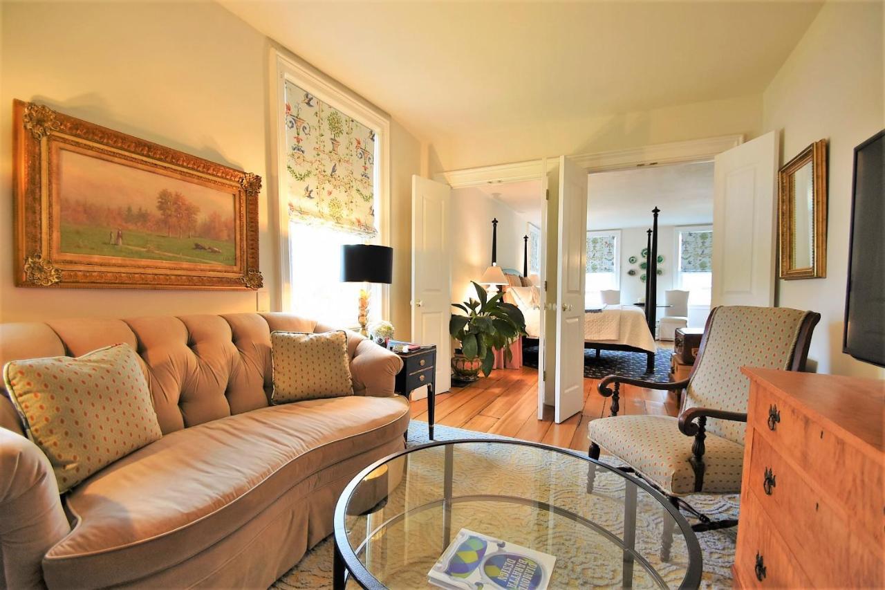 34 State "Historic Luxury Suites" סקניאטלס מראה חיצוני תמונה